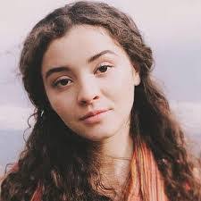 Alma Chaves's Instagram, Twitter & Facebook