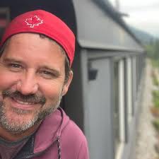 I'm not american. Why there are so many state border cities in the US?