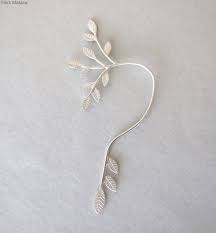 grote zilveren bladeren ear cuff zilveren ear cuff verlaat etsy in 2021 leaf ear cuffs silver ear cuff gold bar earrings