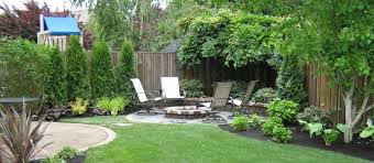 Ideen Kleinen Garten Landschaftsdesign Liegestuehle Sichtschutz Holz Gartengestaltung Hinterhof Garten Hinterhof