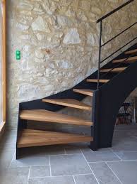 Escalier Limon Acier Marche En Chene Massif Finition Noir Mat Realise Par 2 Bois Et D Acier Ferronnerie Repeindre Escalier Renovation Escalier Bois Escalier