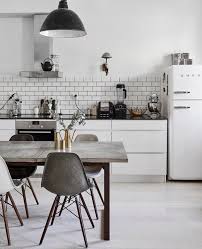 Une Deco Industrielle En Blanc Dans La Cuisine My Blog Deco Kitchen Design Small White Kitchens White Kitchen Design