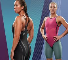 Dans une seule pièce légère des épaules jusqu'aux hanches, ils favorisent le maintien et la glisse afin que l'on soit plus rapide dans l'eau. Maillots Et Vetements Sport Femme Arena