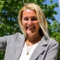 400+ "Compere" profiles