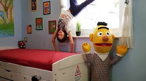 Bölgede görülecek yerleri keşfederek ve gizli saklı kalmış köşeleri gezerek gününüzü geçirebilirsiniz. Das Verruckte Haus Oder Die Welt Steht Kopf Outdoorkid