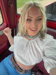 Ariel Allen's Instagram, Twitter & Facebook