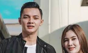 Di kedua grup ini, unggahan tersebut pun memancing banyak. Disebut Pindah Agama Begini Reaksi Suami Nella Kharisma Winnetnews Com