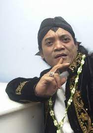 Didi kempot saat tampil di di lapangan sokoliman, bejiharjo, gunungkidul, yogyakarta, sabtu (22/6/2019. Chord Gitar Didi Kempot Sewu Kuto Didi Janji Iki