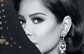 شيرين أحمد هنائي،مصرية،خريجة كلية الفنون الجميلة قسم الجرافيك و الرسوم المتحركة. Ø´ÙŠØ±ÙŠÙ† Ø¹Ø¨Ø¯ Ø§Ù„ÙˆÙ‡Ø§Ø¨ ØªØ­Ø¶Ø± Ù„Ù…ÙØ§Ø¬Ø£Ø© Ø¬Ø¯ÙŠØ¯Ø© Beirutcom Net