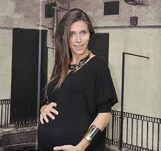 Horváth éva veszi át a népszerű magyar műsor vezetését. Ferjhez Ment Szekeres Nora Blikk Ruzs