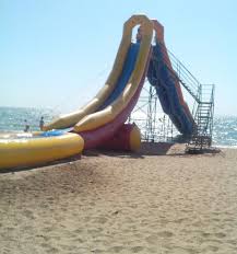 Расположены на побережье азовского моря в северной части керченского полуострова и тянуться с поселка курортное сразу от озера чокрак — до села золотое. Kerchenskij Gorodskoj Plyazh Sundali Kerch Luchshie Sovety Pered Posesheniem Tripadvisor