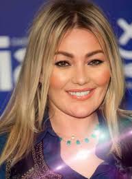 ❤️❤️Si algún día nos cruzamos, no respondas, ni hagas caso a los subtítulos  que bajo mi sonrisa sabes ver. Yo te diré que voy tirando, negaré que estoy  llorando, fngiré que el