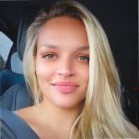 Hannah Hamby's Instagram, Twitter & Facebook