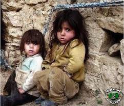 Ar Twitter تذك ر كلما صليت ليلا ملايين تلوك الصخر خبزا على جسر الجراح مشت وتمشي وتلبس جلدها و تموت عزا تذك ر كريم العراقي Http T Co B0na1ymaz9