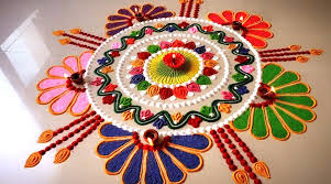 Simple and easy rangoli images to make pookalam patterns this deepawali (watch videos). Latest Simple Rangoli Designs For Diwali 2020 Quick Way To Make Colourful Rangoli Patterns And Pookalam Designs With Marigold Flowers For Deepawali Watch Diy Videos Latestly