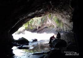 Wow Ada Karang Berlubang Di Pantai Karang Bolong Kebumen