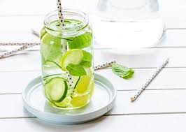 Lo zenzero è una spezia che ha spopolato da qualche anno nelle nostre cucine permettendoci di dare un tocco in più ai nostri manicaretti , ma non tutti sanno che è un vero toccasana come antinfiammatorio e con. Acqua Al Cetriolo Limone E Zenzero Perche E Quando E Meglio Berla Benessere Alimentazione Sana Prodotti Bio E Rimedi Naturali Soluzionibio It