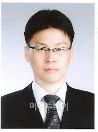 어제 안타까운 사건이 한 가지 있었습니다. ê²½ê¸°ê³¼í•™ê³  ìˆ˜ì„ ì˜ì‚¬ê°€ìš´ ëŒ€ì‹  ê²€ì°°ë³µ ìž…ë‹¤ ë¨¸ë‹ˆíˆ¬ë°ì´