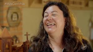 Conheça o artesão que faz oratórios de madeira baseados em igrejas reais  Mais Caminhos Gshow