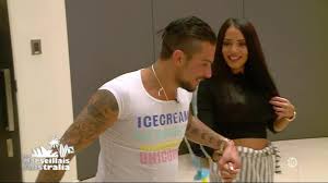 Tout d'abord, beaucoup de fans n'ont pas apprécié le déroulement de cette saison. Les Marseillais Australia Manon Marsault Arrive Dans La Villa Et Decouvre Sa Baby Shower Programme Tv