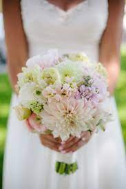 Every season has its typical sort of flowers. 40 Ideas For Fresh Flower Wedding Bouquets Sortra
