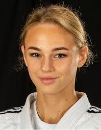 Julia Starke's Instagram, Twitter & Facebook