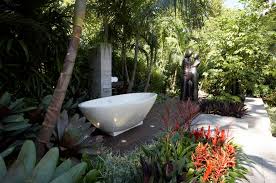 While some outdoor bathroom ideas on display here will leave you spellbound, others offer a practical and stylish way of taking the shower or bathtub outside without any major makeovers. Take It Outside 10 Ideas For Outdoor Bathrooms Houzz Au