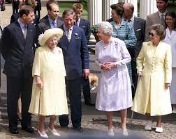 Prinzessin margaret soll in einen priester verliebt gewesen sein. Schwester Der Queen So Verstarb Prinzessin Margaret