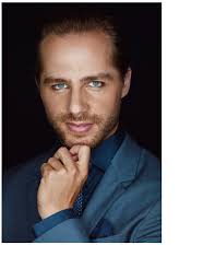 Byron Leon's Instagram, Twitter & Facebook