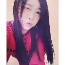 Kelly Mcclacherty's Instagram, Twitter & Facebook