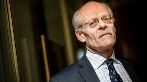 Hans nya lön har nämligen klubbats igenom, varpå han nu tjänar 226 500 kronor i månaden. Stefan Ingves Nya Lagen Gar Ut Pa Att Minska Riksbankens Sjalvstandighet Dn Se