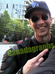 Arrow shoots scenes for the Elseworlds cross over event with Stephen Amell,  Grant Gustin, Melissa Benoist, a special recurring Flash guest star and  Lamonica Garrett