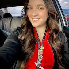 Sara Bunch's Instagram, Twitter & Facebook