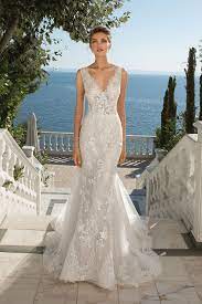 Style 88077 Fit And Flare Lace Dress With Illusion V Neckline Justin Alexander Justin Alexander Wedding Dress Fitted Wedding Dress Justin Alexander Bridal