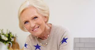She started her career as. Mary Berry S Recipes For Christmas Dinner Trimmings From Turkey Gravy To Homemade Stuffing And Roast Parsnips Mirror Online