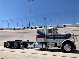 Pin By Courtney Miller On Trucks For The Big Boys Big Trucks Big Rig Trucks Freightliner