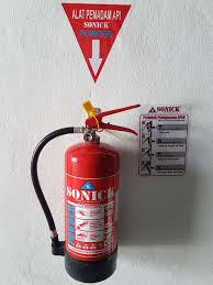 Alat pemadam api ringan adalah tabung pemadam api yang mudah pengoprasiannya bahkan oleh satu orang pengguna. Mengenal Alat Pemadam Api Apar Untuk Sekolah