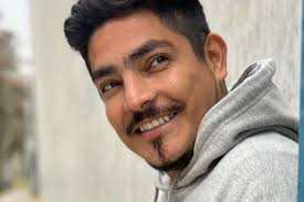 Edad y estudios de Erick Elera, el actor que hace de Joel Gonzales en “Al  fondo hay sitio”