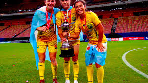 Las jugadoras de la selección colombia femenina de fútbol compartirán sus rutinas de entrenamiento. De Orgullo Nacional A Bebedoras Lesbianas Wall Street International Magazine