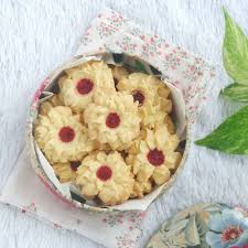 Enaknya tinggal di kampung karena banyak bahan yang tidak dibeli, ada pemberian dari tetangga ataupun keluarga dan ada juga dari kebun. 19 Resep Kue Kering Goreng Dari Tepung Beras Enak Dan Sederhana