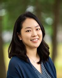 Jiwon Yoo's Instagram, Twitter & Facebook