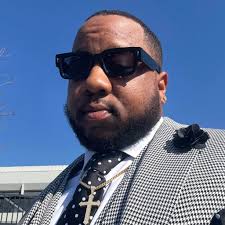 The fact that a bag of Lays sour cream and onion chips are now $5.99 a bag  is wild behavior! 😩🤦🏾‍♂️