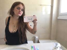 She also released a new homonymous album featured the song não é verdade. Carolina Deslandes Dedica Se Ao Treino Sem Esquecer Amigo E Filho Movenoticias
