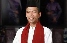 His birthday, what he did before fame, his family life, fun trivia facts he is known for his televangelism and hosts the. Ustadz Abdul Somad Dikabarkan Bercerai Timur Media Referensi Baru