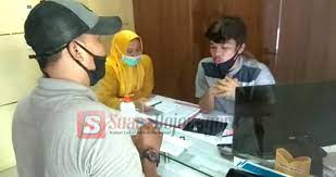 Maybe you would like to learn more about one of these? Tagihan Listrik Naik Hampir 100 Persen Warga Ini Datangi Pln Bojonegoro Suarabojonegoro Com