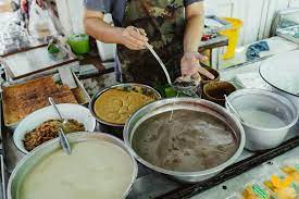 10 Must Try Street Foods In Bangkok S Oldest Food Market Local Thai Kitchen Food Street Food Food Market