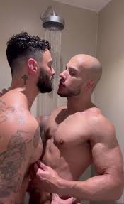 Hot Louis - ThisVid.com