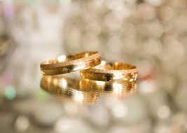 Cincin tunangan di jari mana untuk wanita ? Letak Cincin Tunangan Dipasang Di Jari Mana