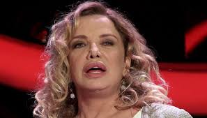 Rossella izzo e' una attrice, doppiatrice, direttrice del doppiaggio, e regista italiana. Simona Izzo Boat Accident In Capri I Walk With A Crutch World Today News