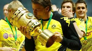 Borussia dortmund caretaker coach edin terzic wants to sign off from his last day in the job on saturday with a win over bayer leverkusen where his close friend hannes wolf is also an interim boss. Fussball Bundesliga Bvb Vor Millionenspiel Gegen Bayern Zdfheute